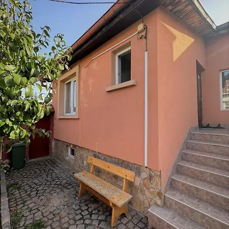 Tainov House Gasthof *